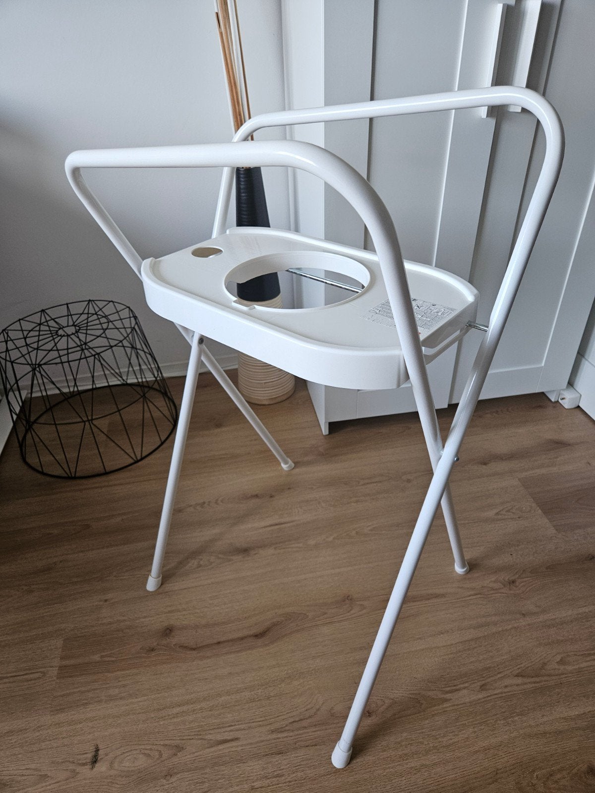 Standaard voor babybadje van Hema, Ophalen
