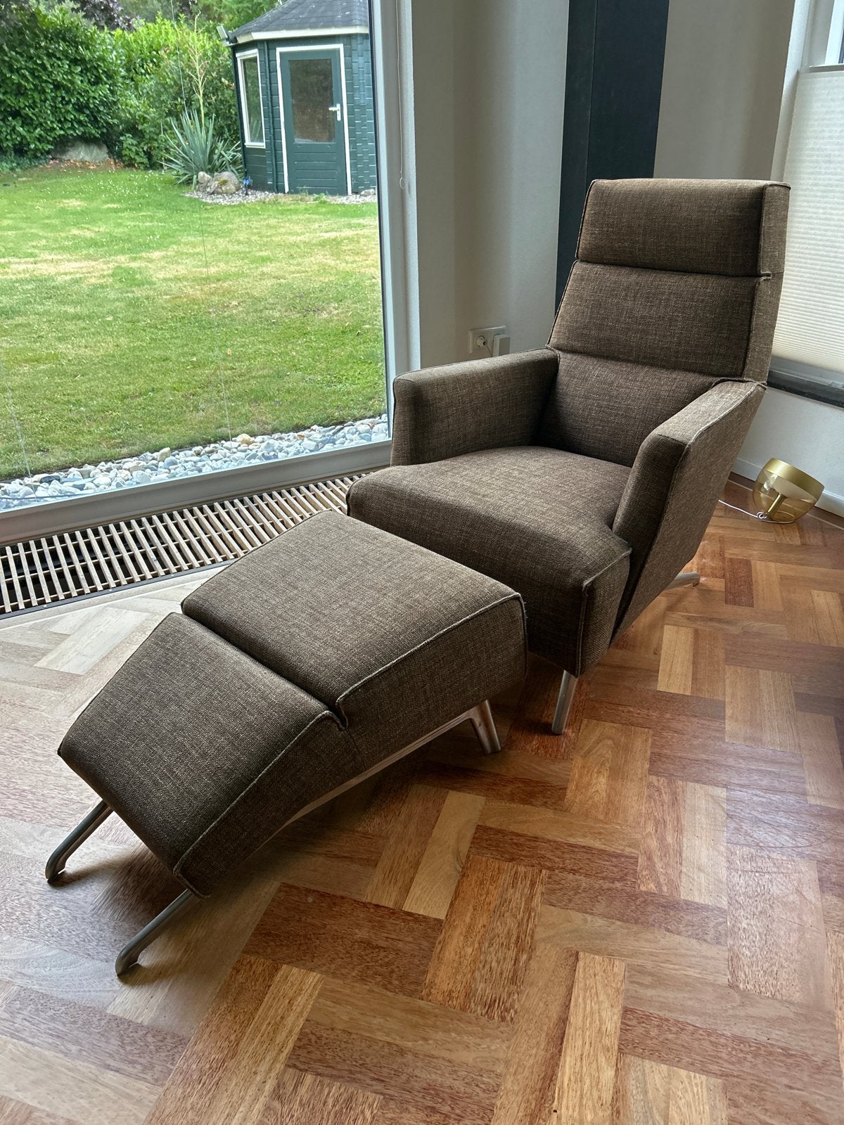 Design Stock Solo fauteuil met hocker - Bruin stof, Ophalen of Verzenden, Zo goed als nieuw, Stof, 75 tot 100 cm