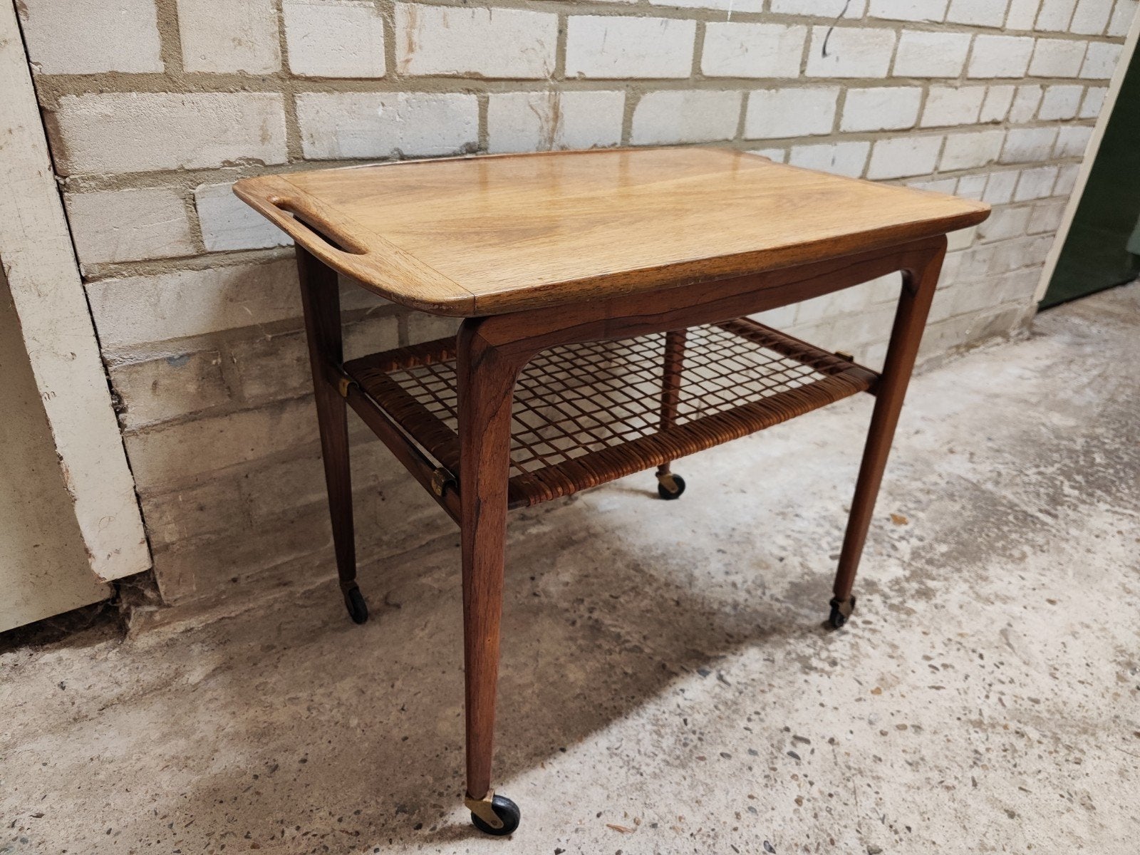 Poul Jensen voor Selig, Deense teakhouten trolley, jr. '70, Ophalen