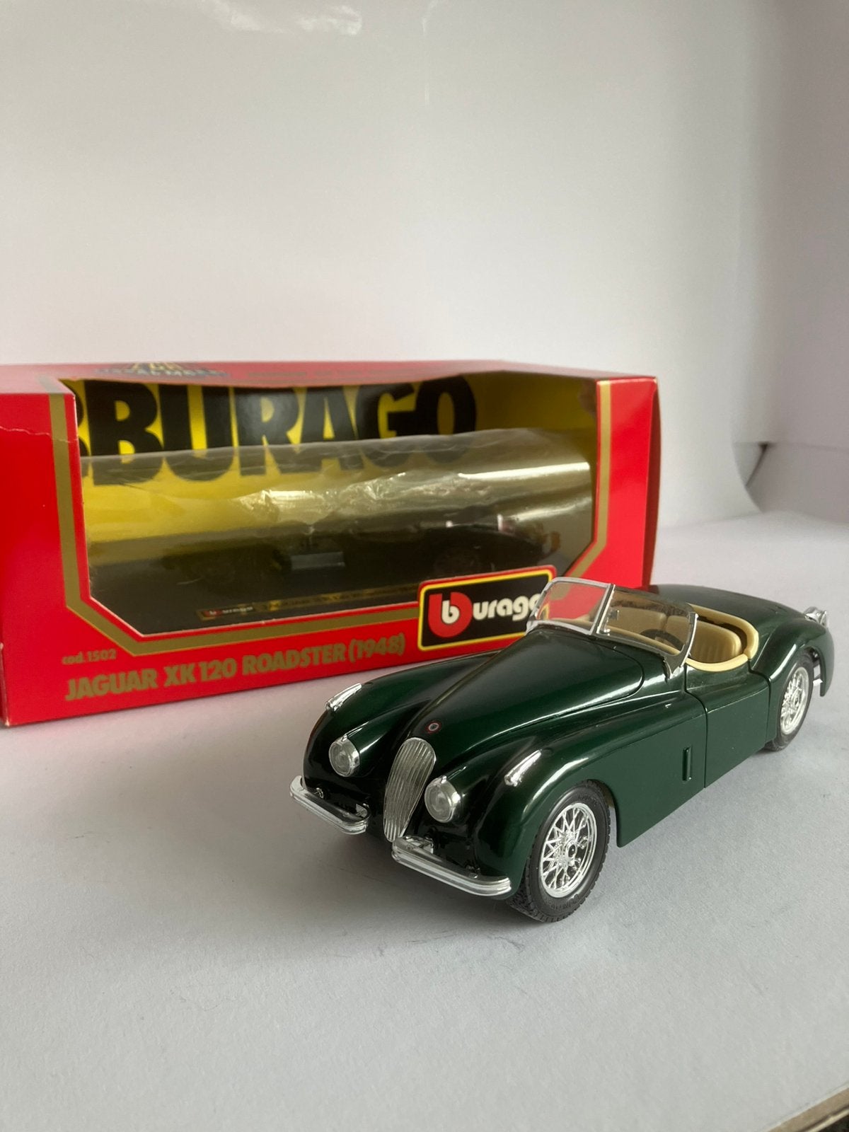 Jaguar XK120, 1948, Burago ref.1502, British Racing Green, Ophalen of Verzenden, Zo goed als nieuw, Auto, Bburago