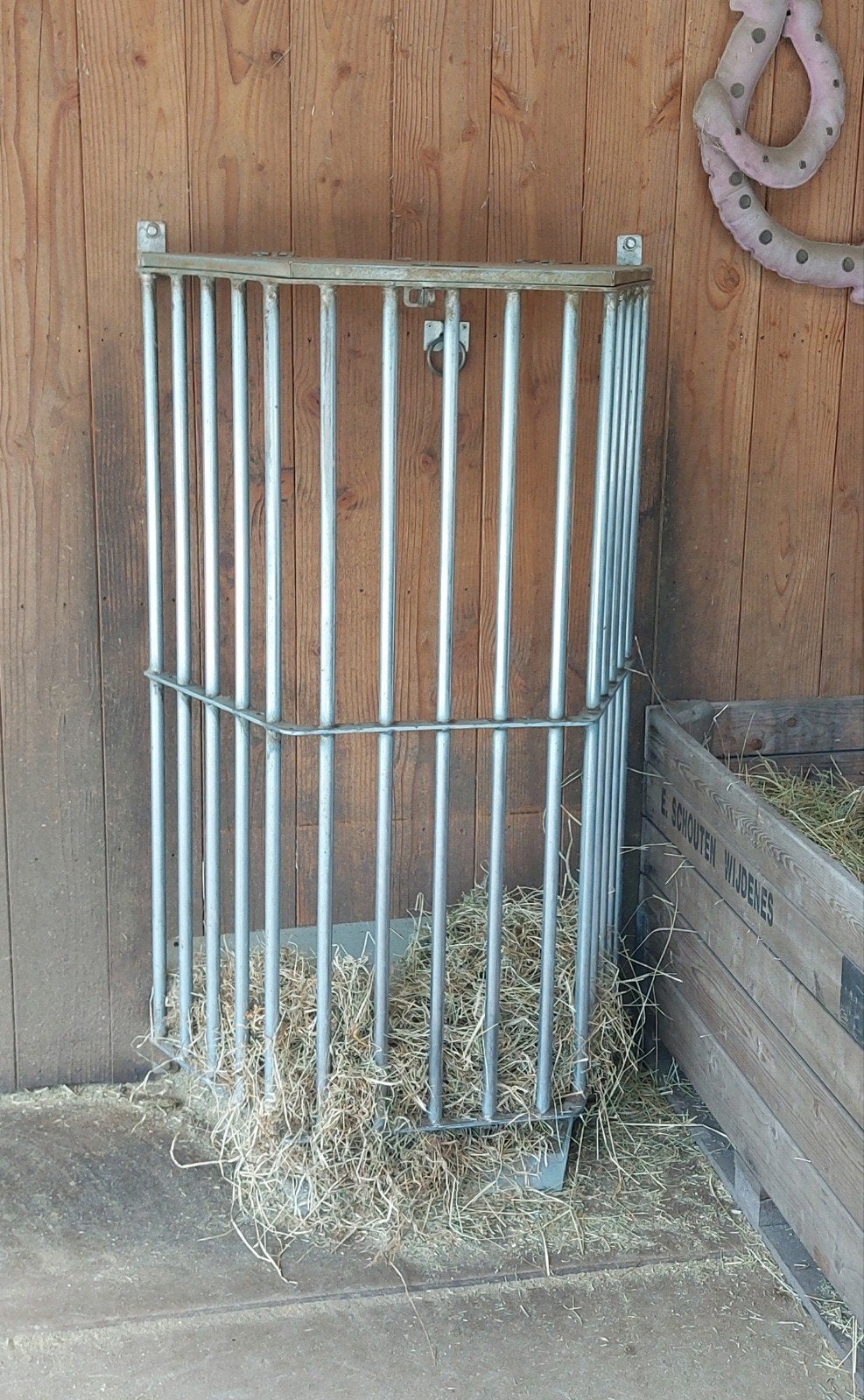 Slowfeeder hooiruif, Ophalen