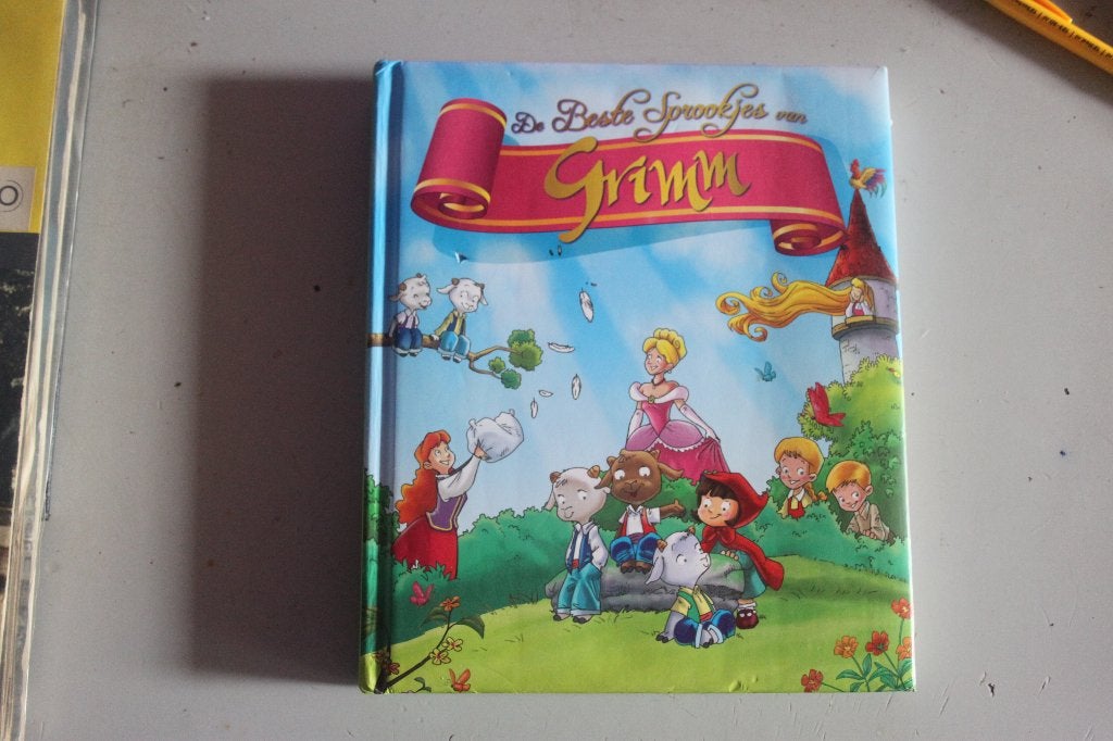 701c - boek - de beste sprookjes van grimm, Ophalen of Verzenden, Gelezen