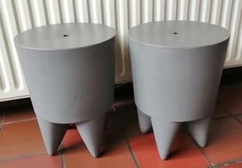 2 leuke grijze krukjes design Philippe Starck voor Kartell., Ophalen of Verzenden, Gebruikt, Kunststof