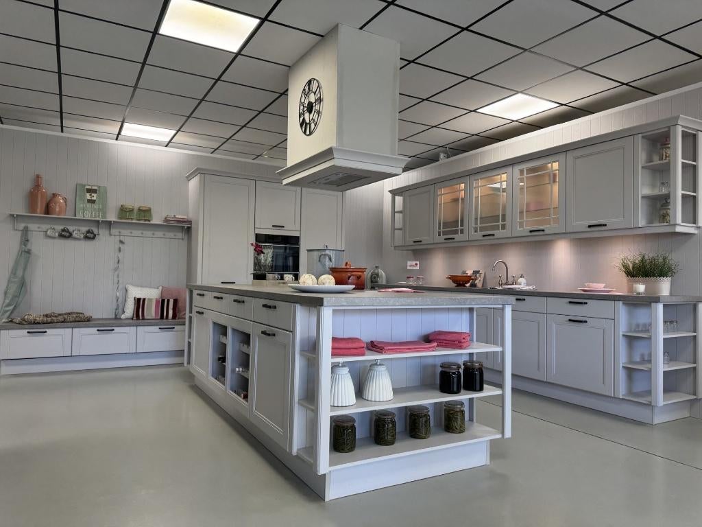 Showroom keuken, Huis en Inrichting, Keuken | Complete keukens, Nieuw, Overige typen, Grijs, Overige materialen, Met kookeiland