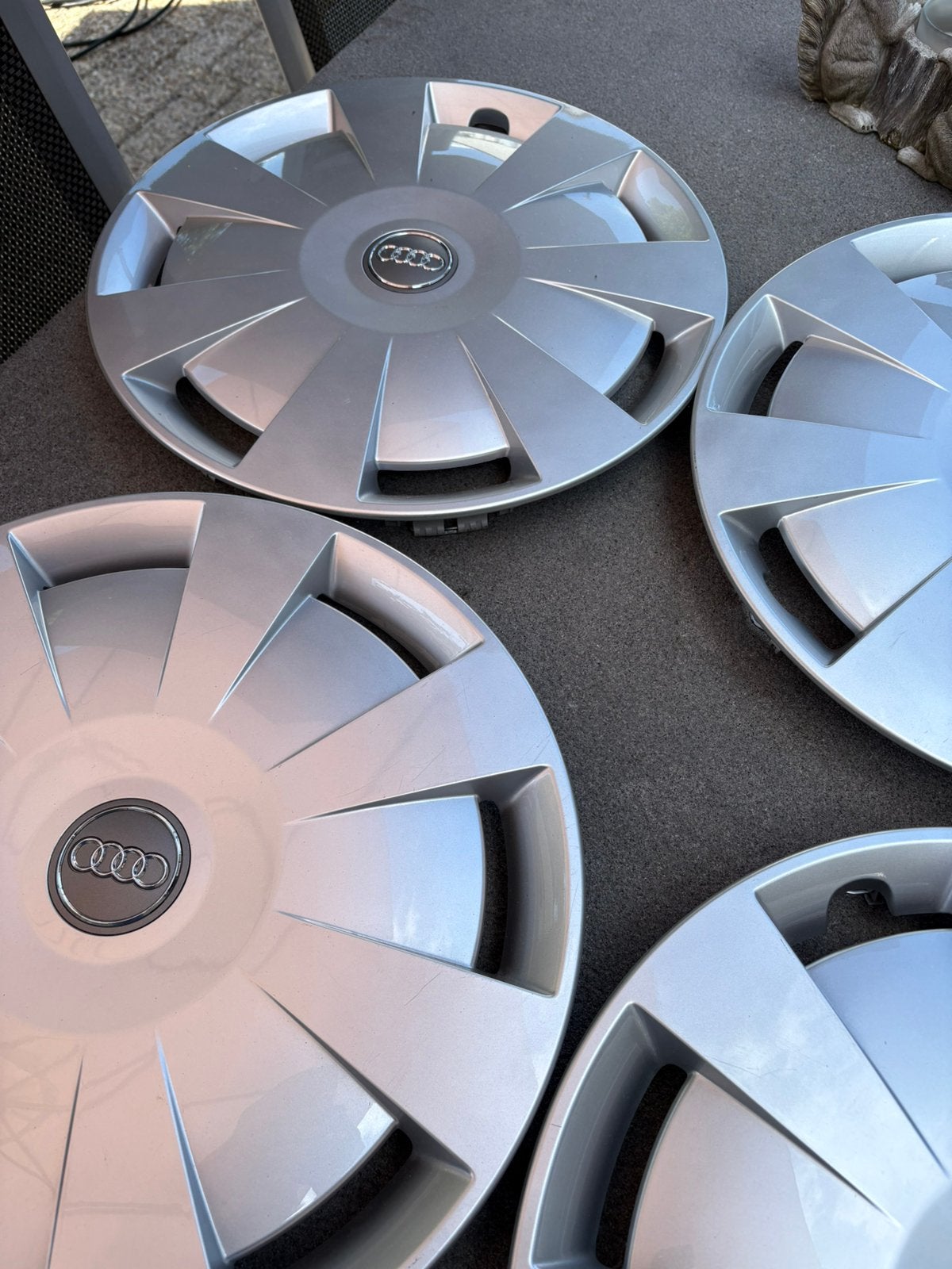 ORGINELE AUDI WIELDOPPEN 15 INCH, Ophalen of Verzenden, Zo goed als nieuw