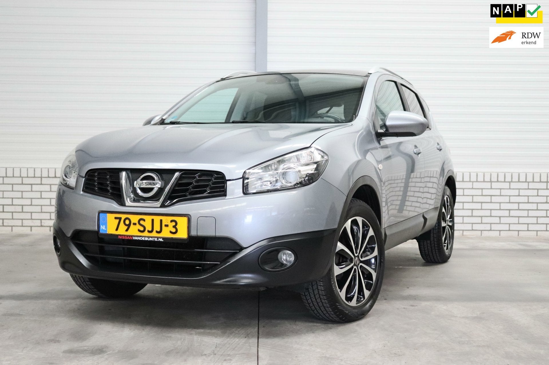 Nissan Qashqai 1.6 Connect Edition | NAP|Trekhaak| Pano | Ca, Voorwielaandrijving, Stof, Gebruikt, 4 cilinders