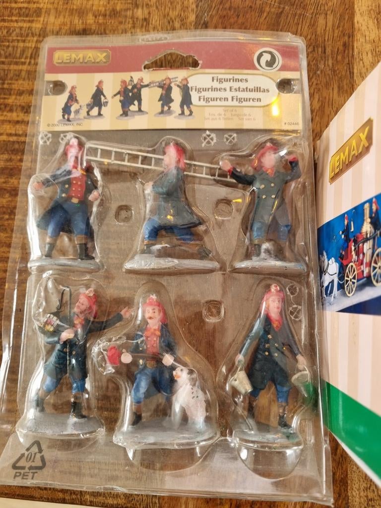 Lemax Brandweer Figuren Set + brandweer paard en wagen, Ophalen of Verzenden