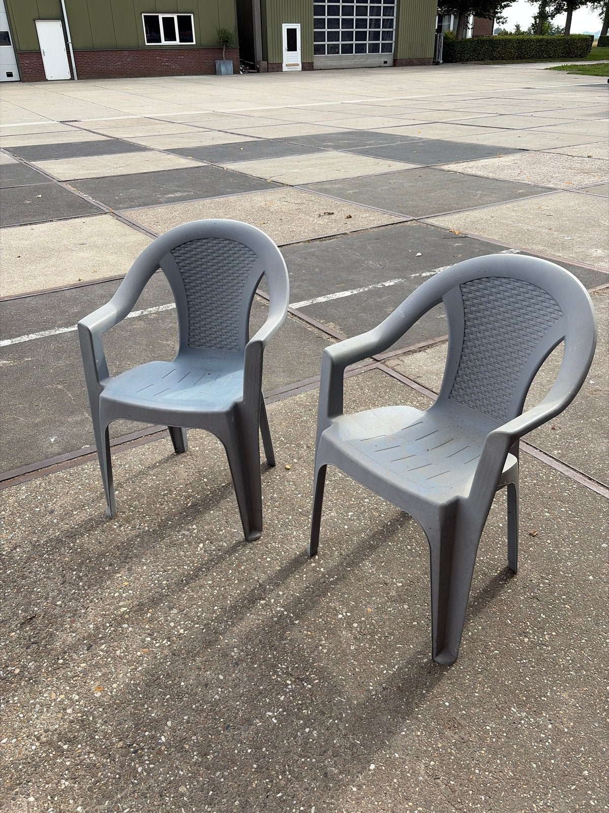 Set van 2 grijze tuinstoelen, Tuin en Terras, Ophalen, Gebruikt, Kunststof