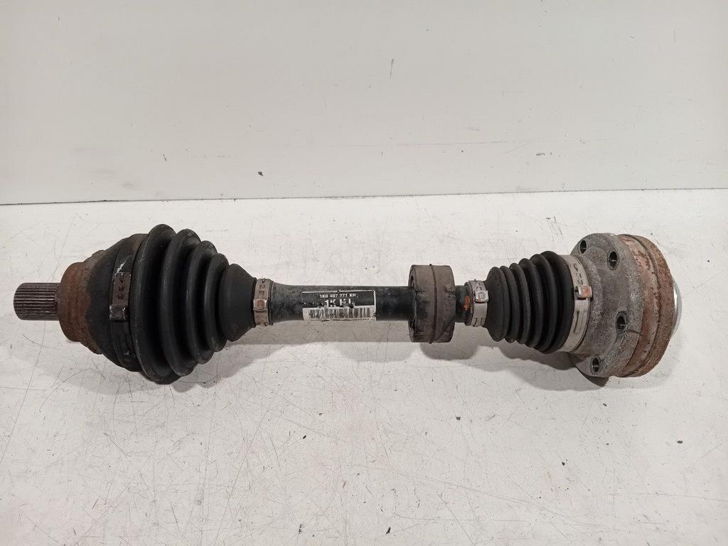 Aandrijfas links voor Skoda Octavia, Auto-onderdelen, Onderdelen@venauto.nl, Van der Ven Autorecycling B.V., Gebruikt, Ettenseweg 76, 4706 PB Roosendaal, The Netherlands