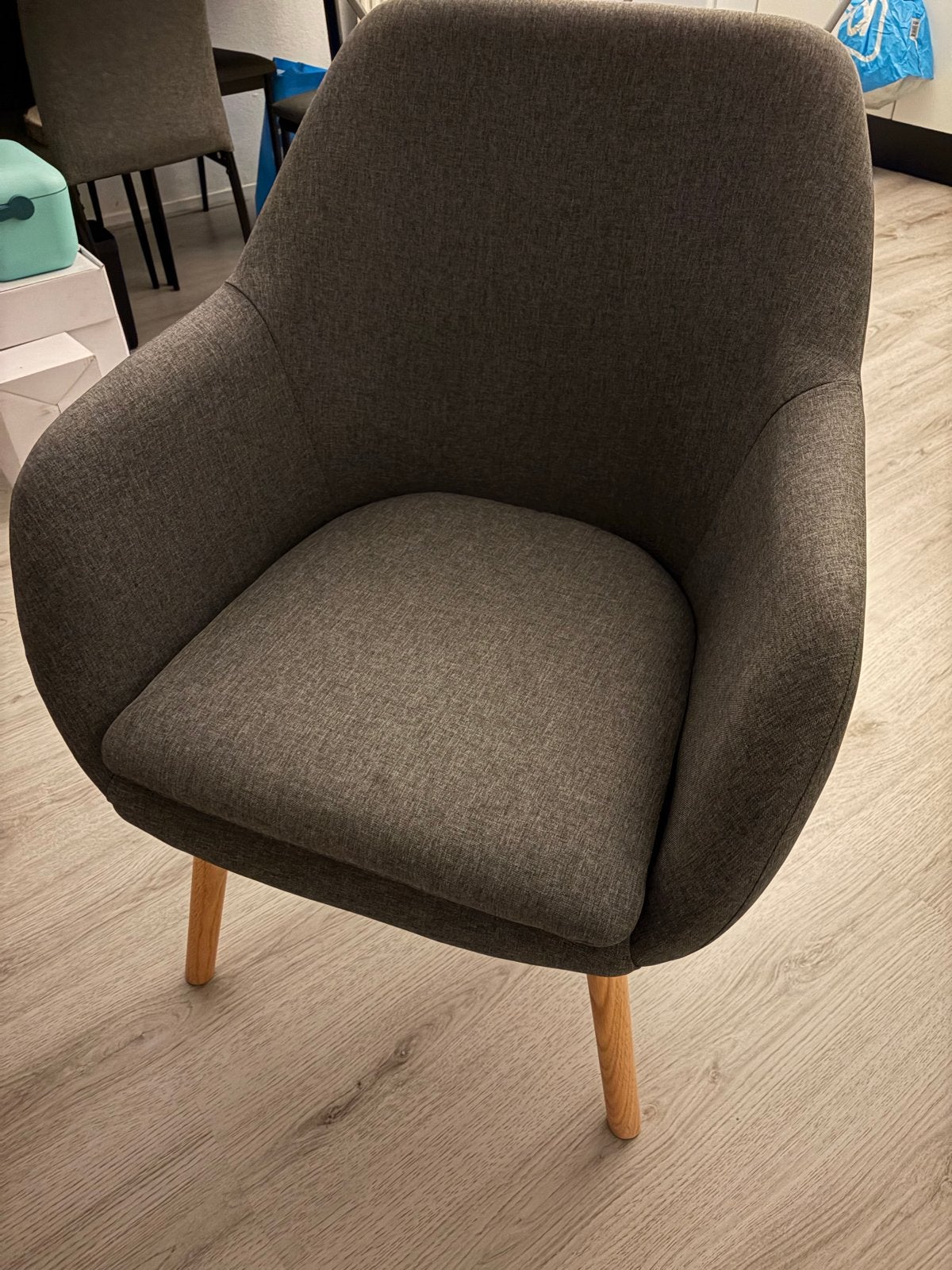 Jysk UDSBJERG Fauteuil - Grijze stof/eiken, Ophalen, 75 tot 100 cm, Zo goed als nieuw, 50 tot 75 cm