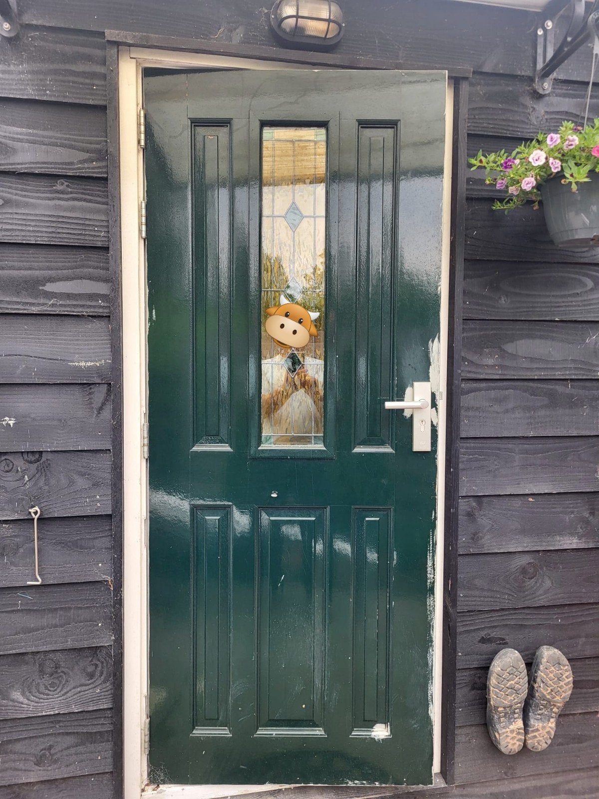 Groene buitendeur met glas in lood, Ophalen