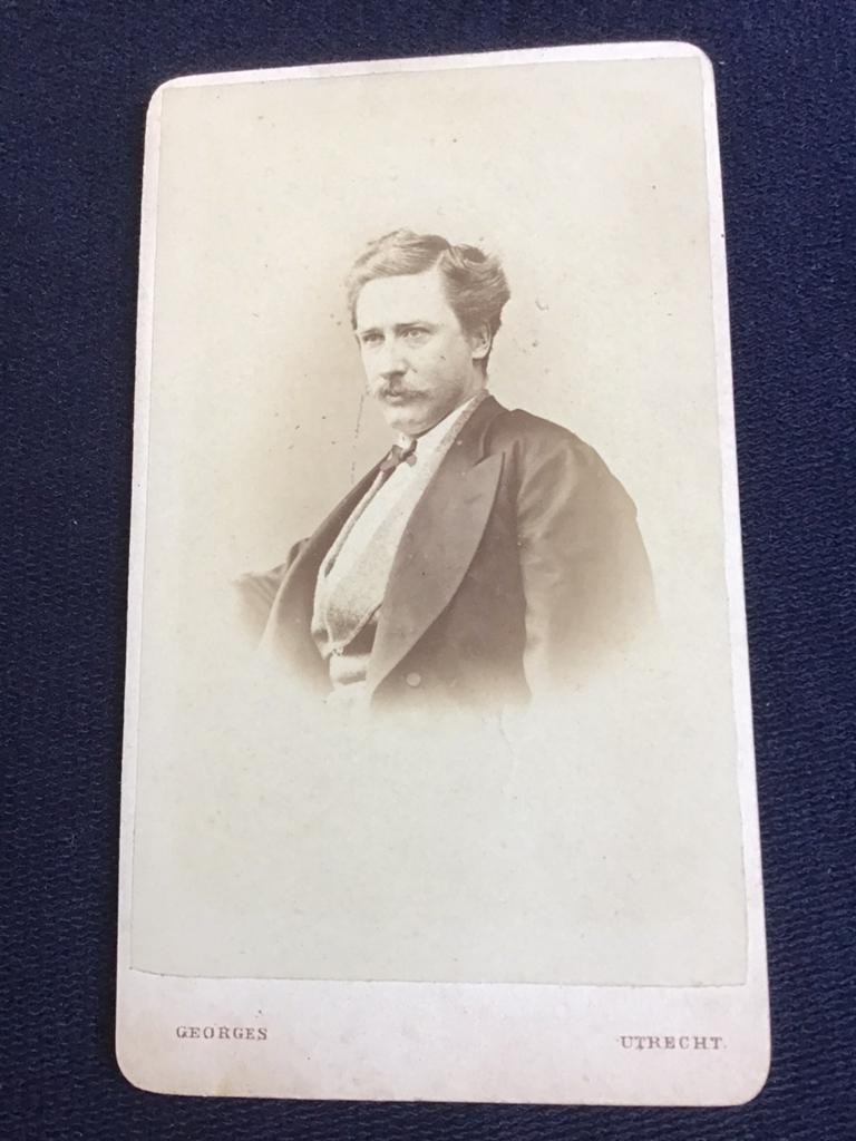 CDV, Man, GEORGES, UTRECHT, zeer oud, dun karton, Ophalen of Verzenden, Voor 1940, Gebruikt, Foto