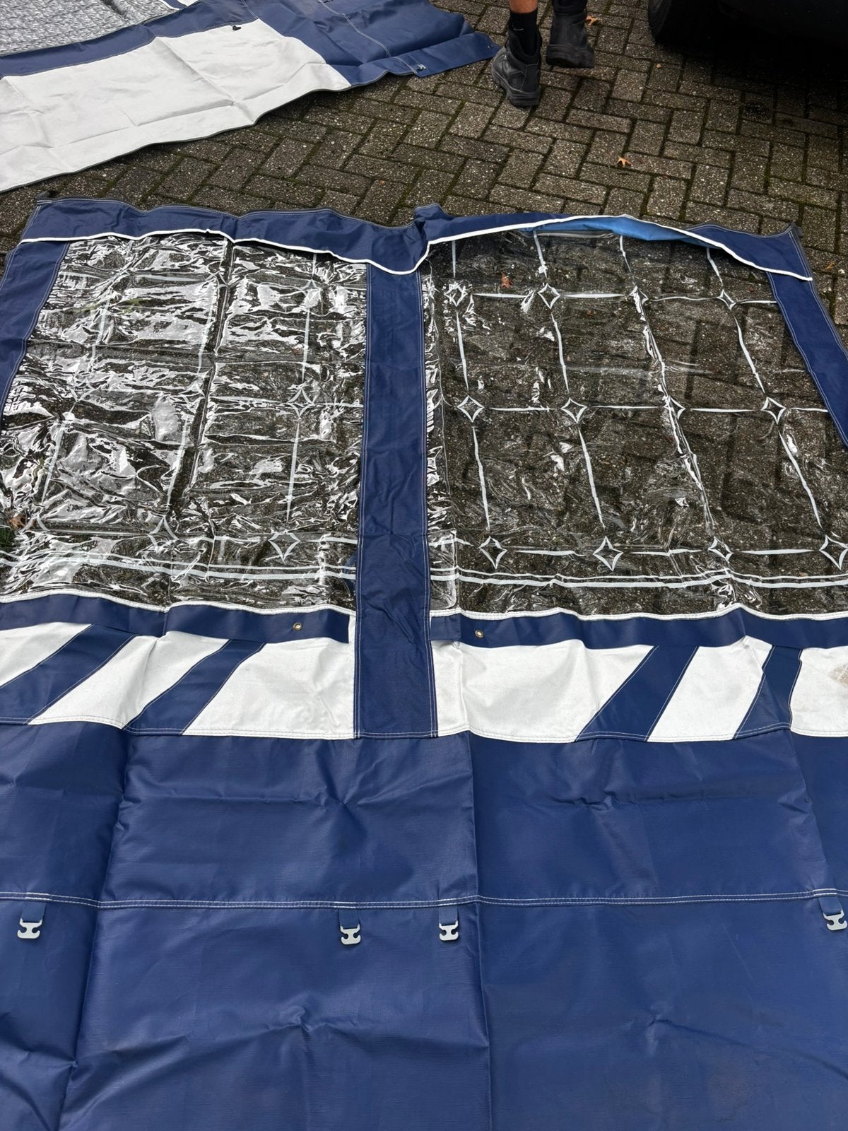 Pakket met voortent en luifel, Ophalen, Gebruikt