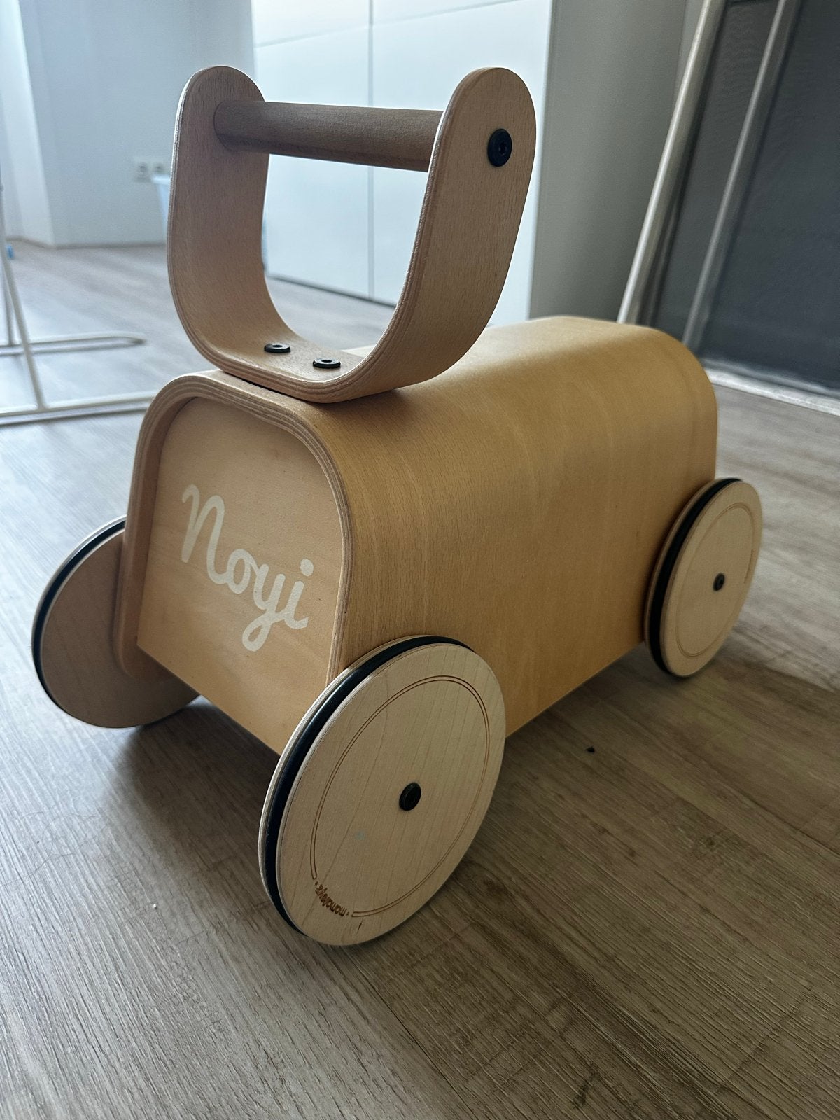 Houten loopauto voor baby's en peuters, Ophalen of Verzenden, Zo goed als nieuw, Loopvoertuig