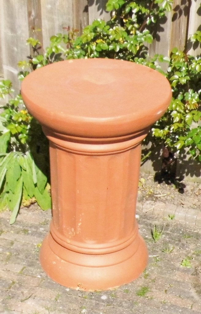 Grote terracotta zuil sokkel., Ophalen, Gebruikt