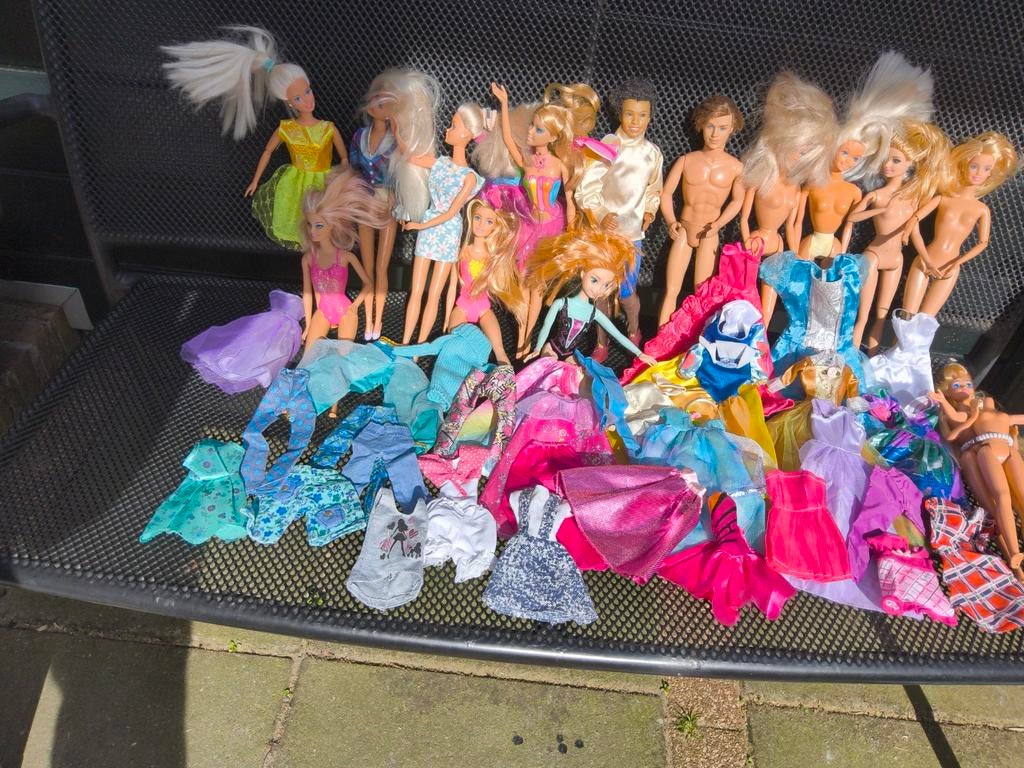 Barbies en kleding, Kinderen en Baby's, Speelgoed | Poppen, Gebruikt, Barbie, Ophalen of Verzenden