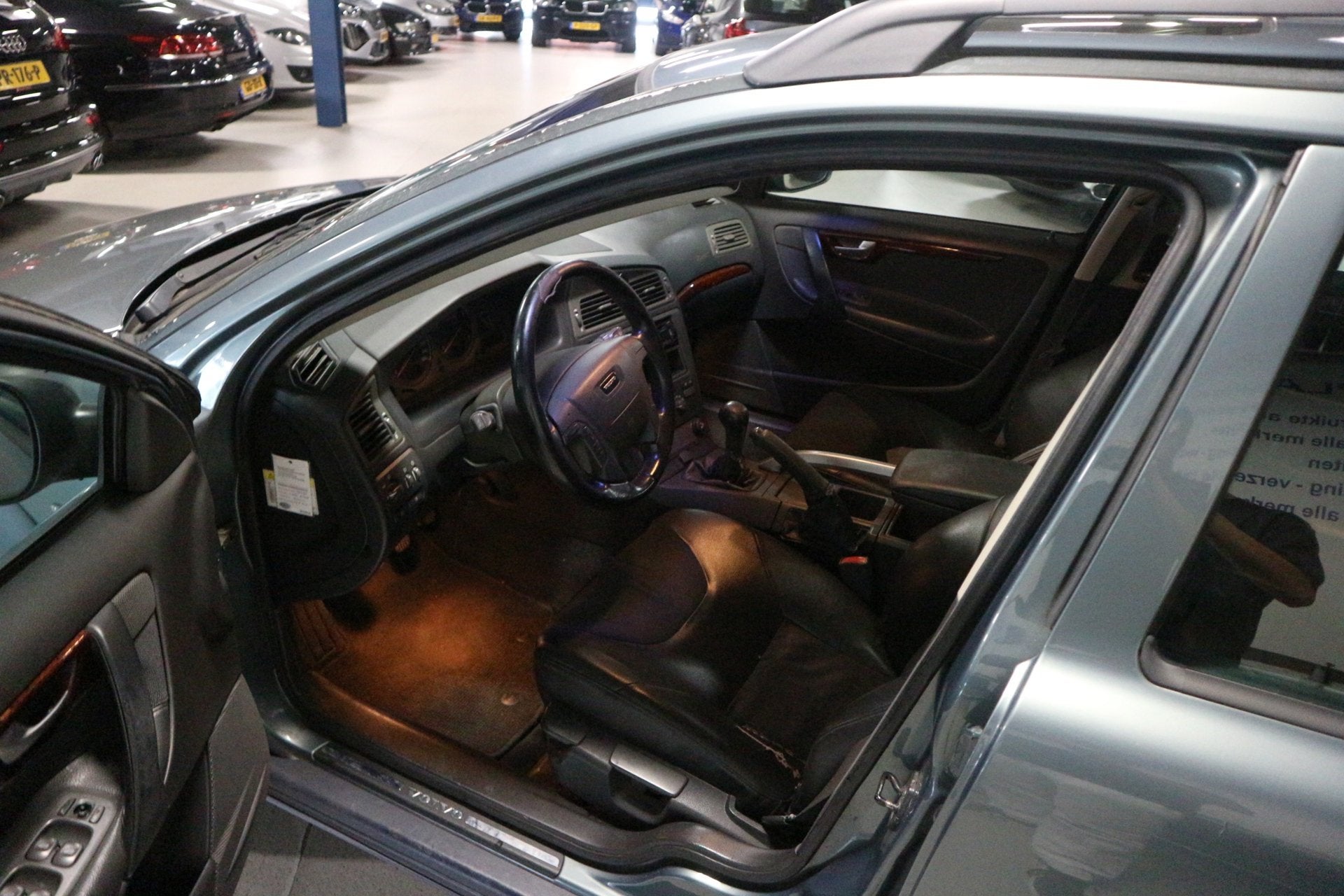 Volvo V70 Cross Country 2.4 T Prestige Line 1E EIGENAAR/ PAN, Vierwielaandrijving, 93 €/maand, 1630 kg, 500 kg