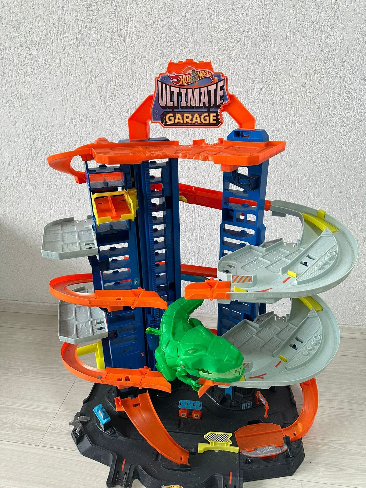 Hot Wheels Ultimate Garage with Robo T-Rex, Ophalen, Zo goed als nieuw, Handmatig, Hot Wheels