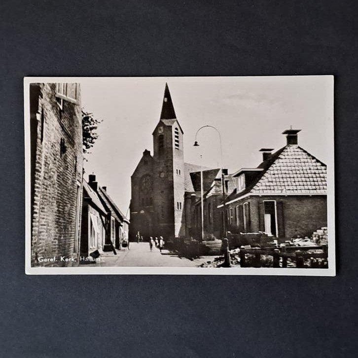 Hallum Friesland Dorpskern met Gereformeerde kerk, Ophalen of Verzenden, 1940 tot 1960, Gelopen, Friesland