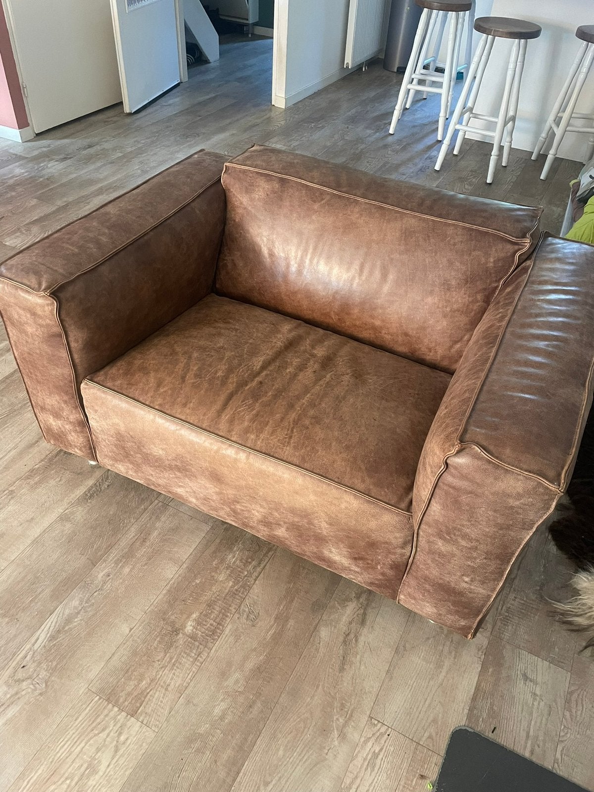 Loveseat 1,5 zitter leer, Huis en Inrichting, Banken | Sofa's en Chaises Longues, Gebruikt, Tweepersoons, Ophalen of Verzenden