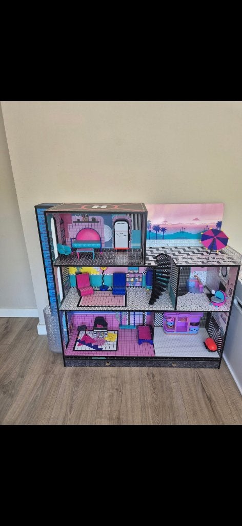 LoL poppenhuis met zwembad, Ophalen, Zo goed als nieuw, Poppenhuis
