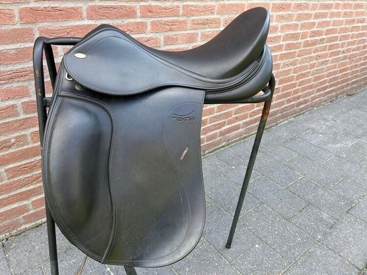 Tekna dressuurzadels 17,5 inch, Dieren en Toebehoren, Paarden en Pony's | Zadels, Aanpassysteem, L (17.5 inch), Gebruikt, Dressuur
