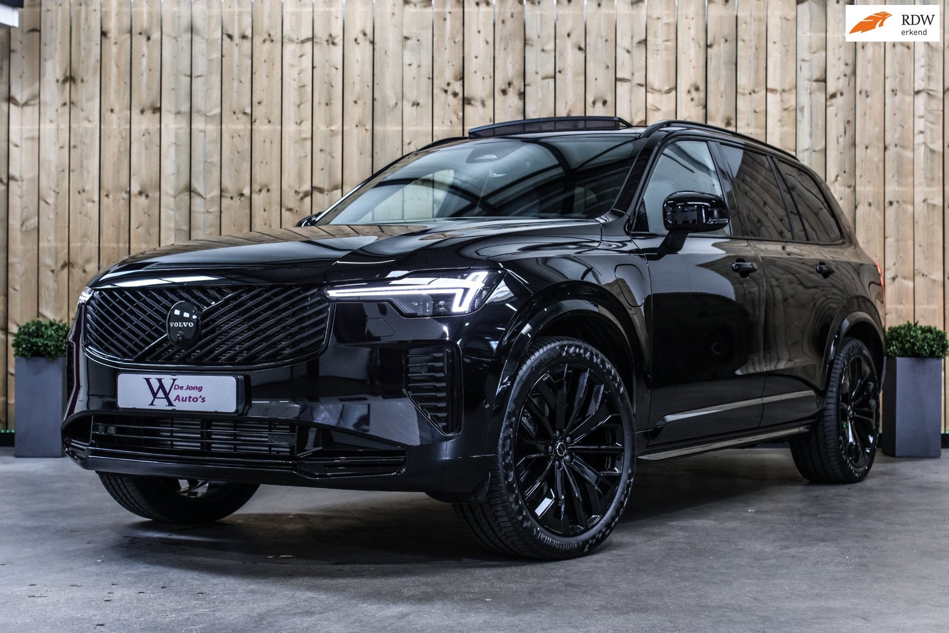 Volvo XC90 2.0 T8 Plug-in hybrid AWD Ultra Dark *Pano*B&W*Lu, Verwarmde buitenspiegels, Gebruikt, 4 cilinders, 1969 cc