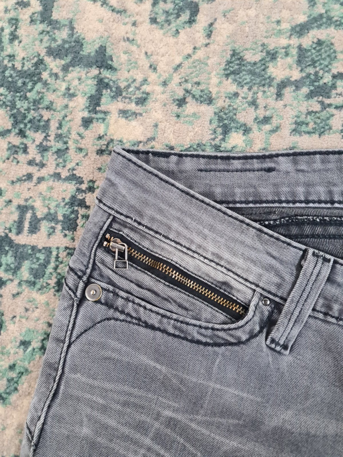 Levi's demi curve skinny W28 L30 Dames Tulsi2830 Low-rise, Ophalen of Verzenden, Zo goed als nieuw, W28 - W29 (confectie 36), Grijs