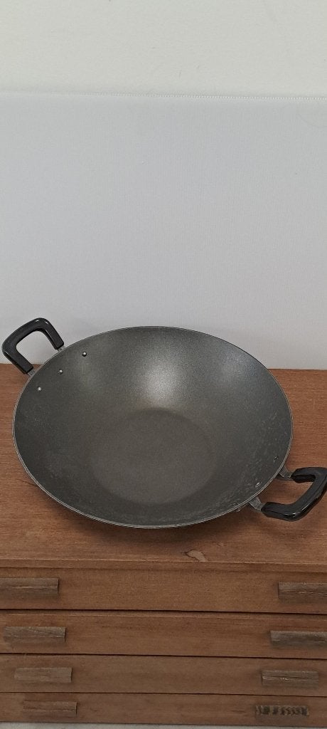 wok ( twee grepen), Huis en Inrichting, Ophalen of Verzenden, Gebruikt, Overige materialen, Wok