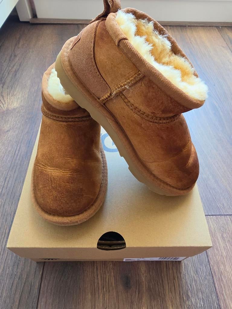 Uggs Kinderen - Warme en Comfortabele Laarzen Maat 31, UGG, Jongen of Meisje, Ophalen of Verzenden, Laarzen