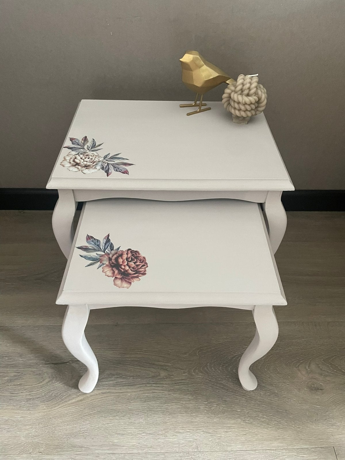 2 mooie gerestylde side tables bijzettafeltjes taupe bloemen, Ophalen, Minder dan 45 cm, Minder dan 55 cm, Brocante queen anne