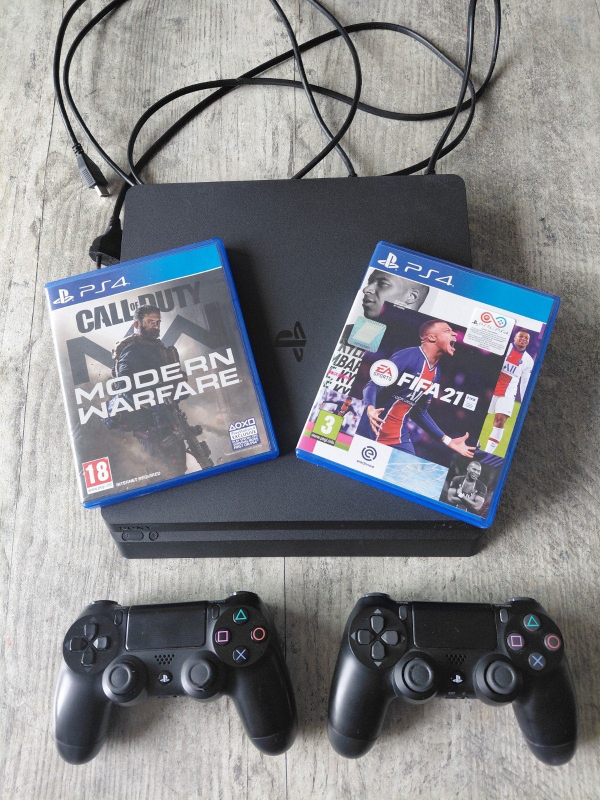PlayStation 4 Slim 500GB met 2 controllers en 2 games, Met 2 controllers, Ophalen of Verzenden, Slim, 500 GB