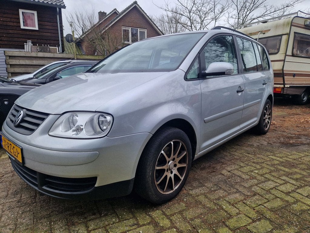 Volkswagen Touran 1.6-16V FSI EXPORTPRICE, Auto's, Volkswagen, Stof, Gebruikt, Zwart, 4 cilinders