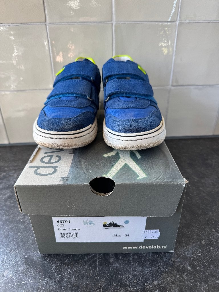 amper gedragen Develab Sneakers Jongens maat 34 knal Blauw, Develab, Schoenen, Ophalen of Verzenden, Zo goed als nieuw