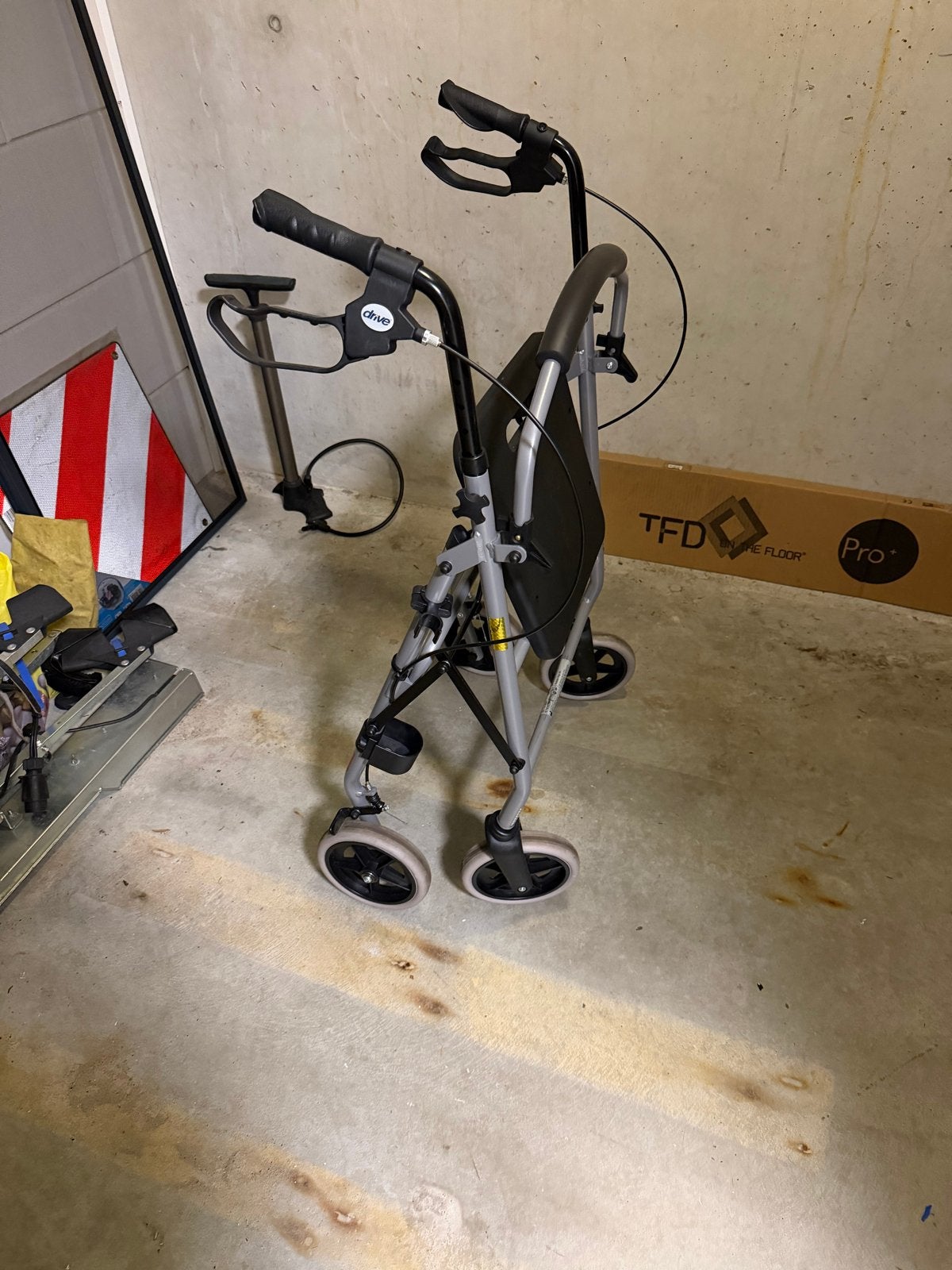 Lichtgewicht rollator, Diversen, Rollators, Ophalen, Lichtgewicht, Zo goed als nieuw