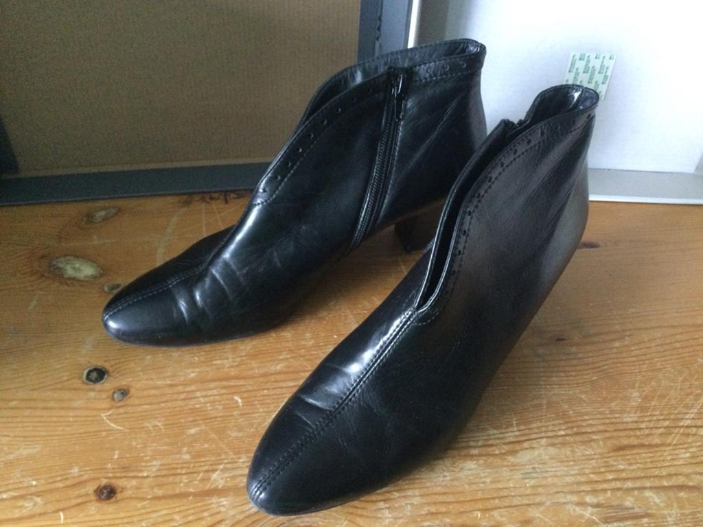 Dichte zwarte pumps, maat 41, Kleding | Dames, Ophalen of Verzenden, Zo goed als nieuw, Zwart