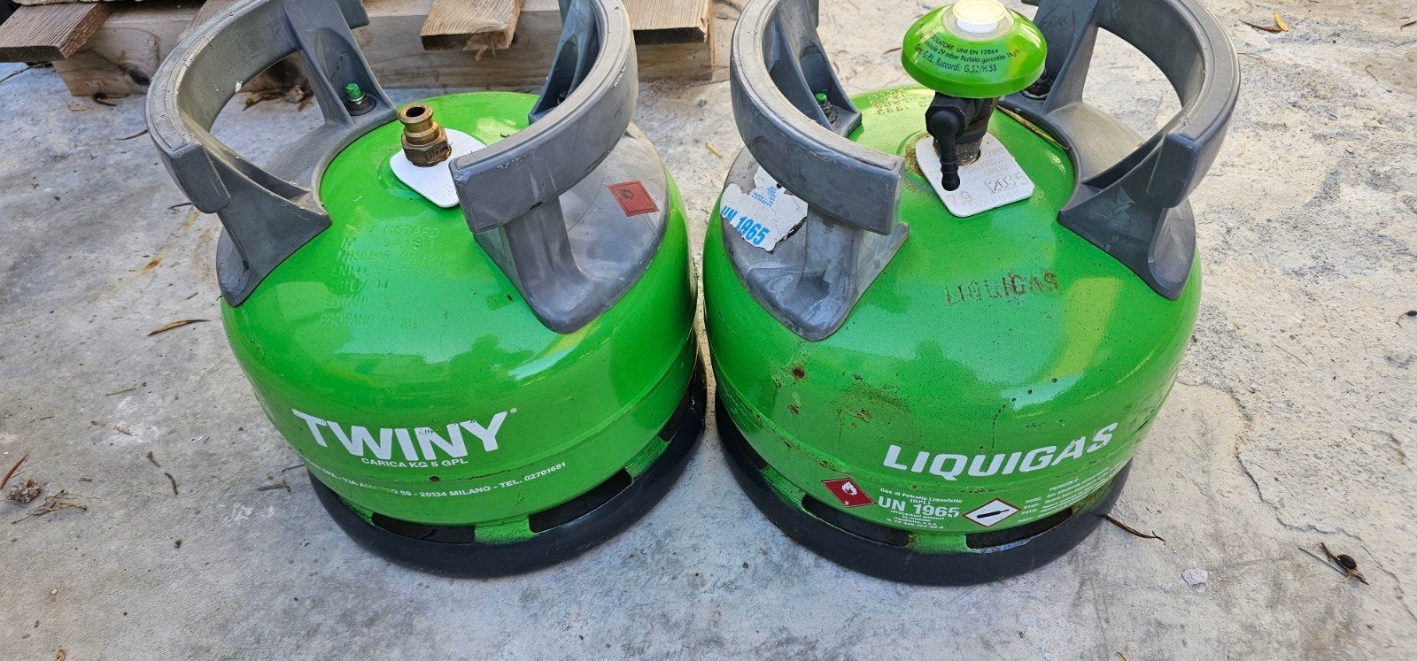 2x Twiny gasfles (Liquigas) - Incl. gasdrukregelaar, Caravans en Kamperen, Ophalen, Gebruikt