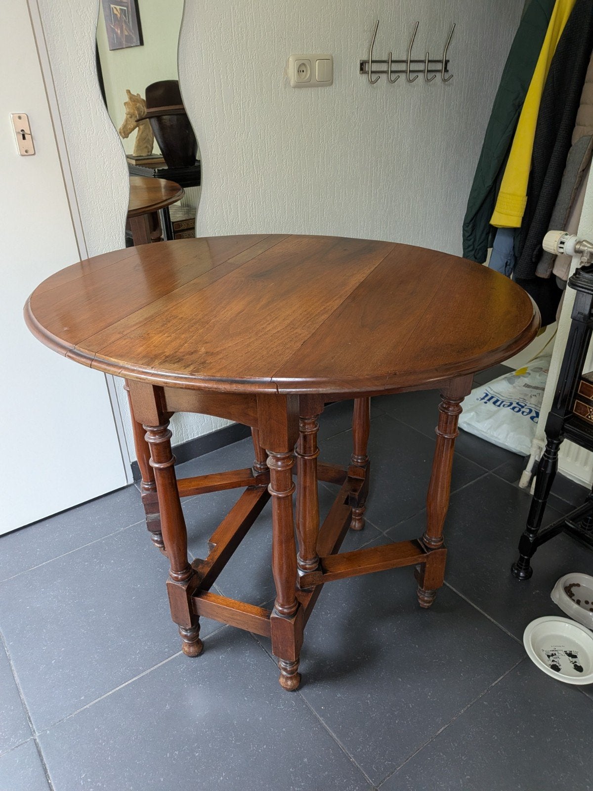 hangoortafel, Ophalen