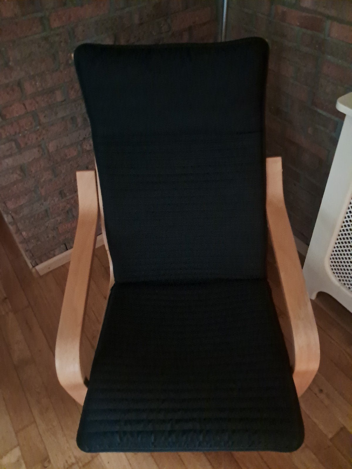 Ikea Poang stoelen: Zwart 2 x (met nieuwe kussens), Ophalen of Verzenden, Zo goed als nieuw, Zwart, Twee