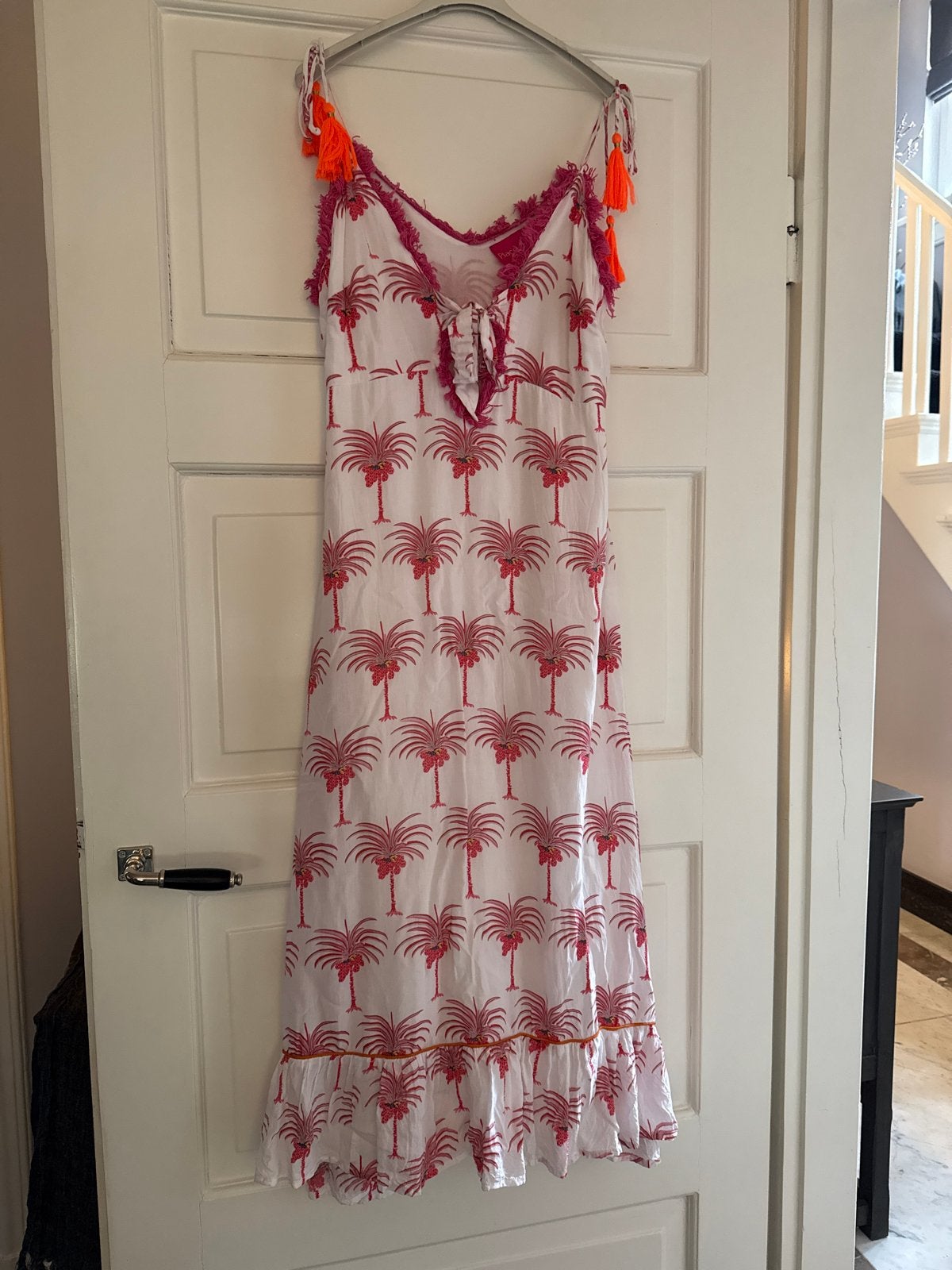 Zomerse maxi-jurk met palmboomprint en kwastjes, Kleding | Dames, Wit, Ophalen of Verzenden, Zo goed als nieuw, Maat 36 (S)