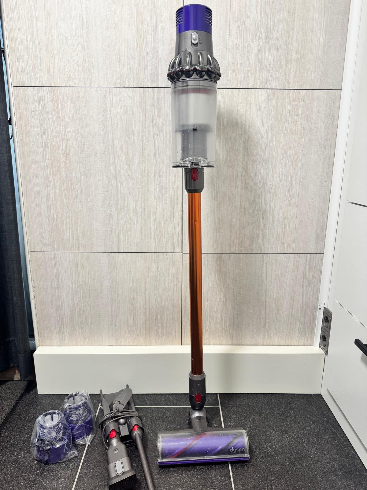 Gebruikte maar geheel gereinigde dyson v10, Witgoed en Apparatuur, Stofzuigers, Ophalen, Gebruikt, Draadloos, Dyson