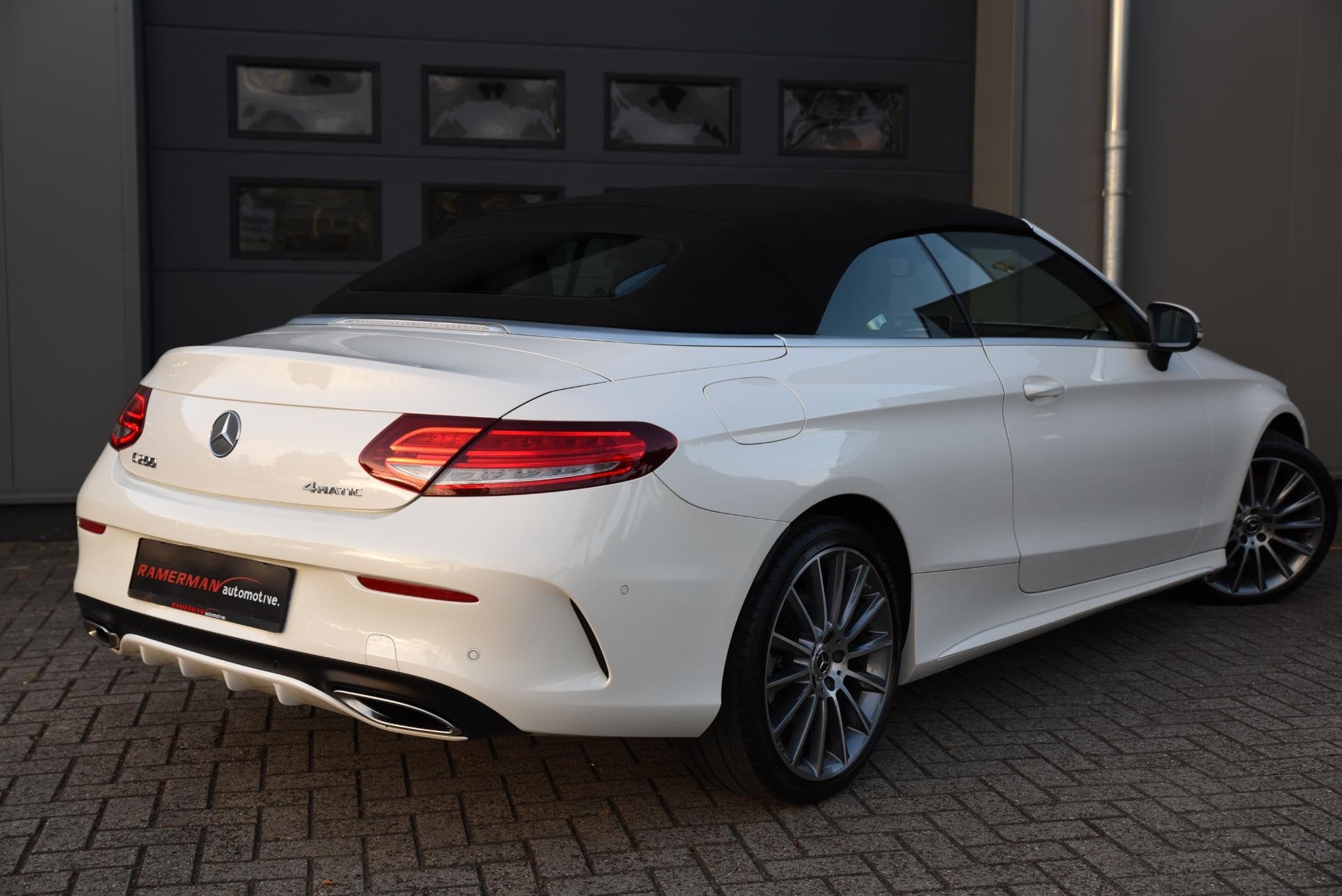 Mercedes-Benz C-klasse 200 AMG Line Premium Plus 4 Matic, Auto's, Automaat, Achterwielaandrijving, 4 cilinders, Cabriolet