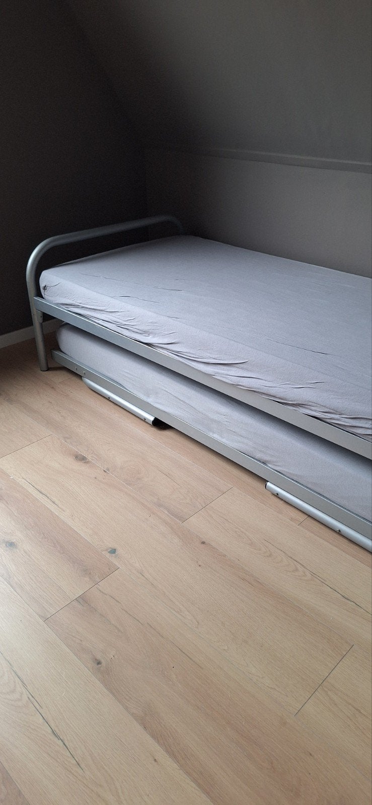 Stalen bed met onderschuifbed 200x90 inclusief matrassen, Huis en Inrichting, Slaapkamer | Bedden, Ophalen, Gebruikt, 90 cm, Eenpersoons
