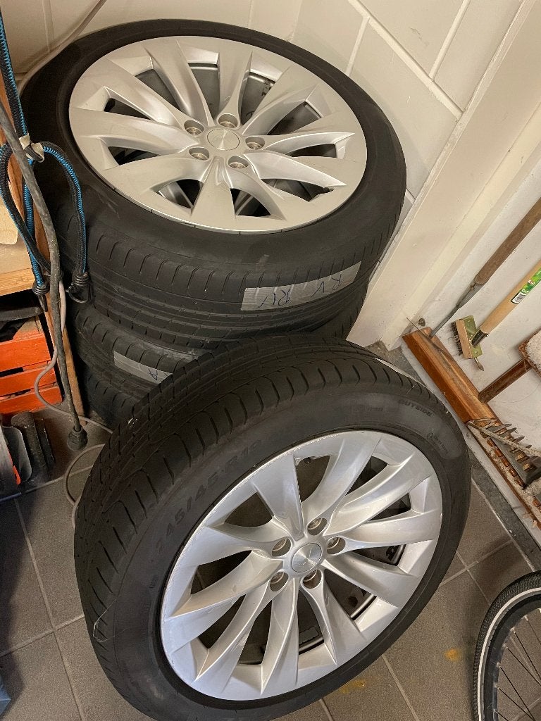 Zomerbanden met velgen voor o.a. Tesla S, Banden en Velgen, Personenwagen, Zomerbanden, Ophalen