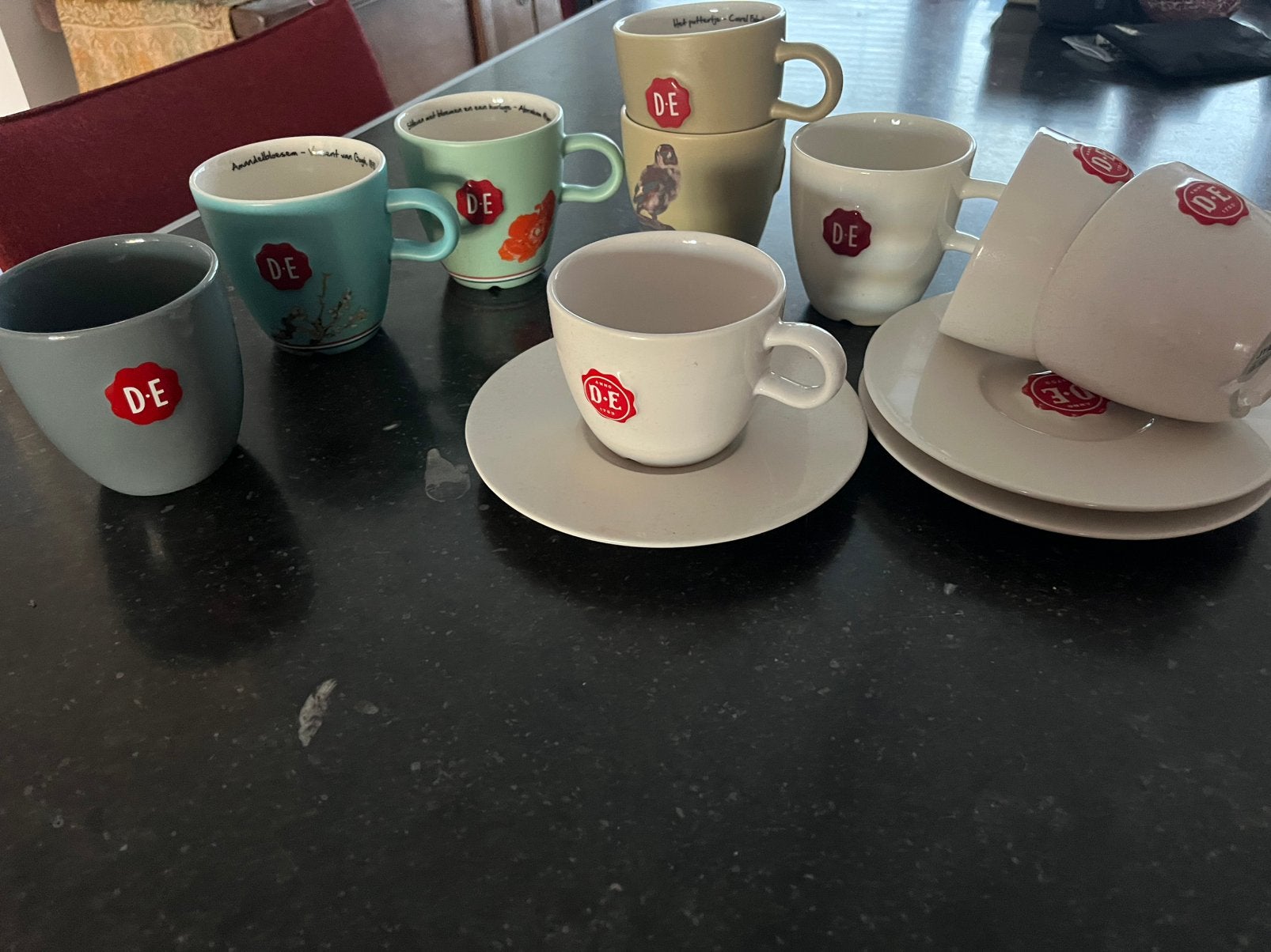 Verzameling Douwe Egberts mokken divers, Overige merken, Ophalen of Verzenden, Zo goed als nieuw, Overige stijlen
