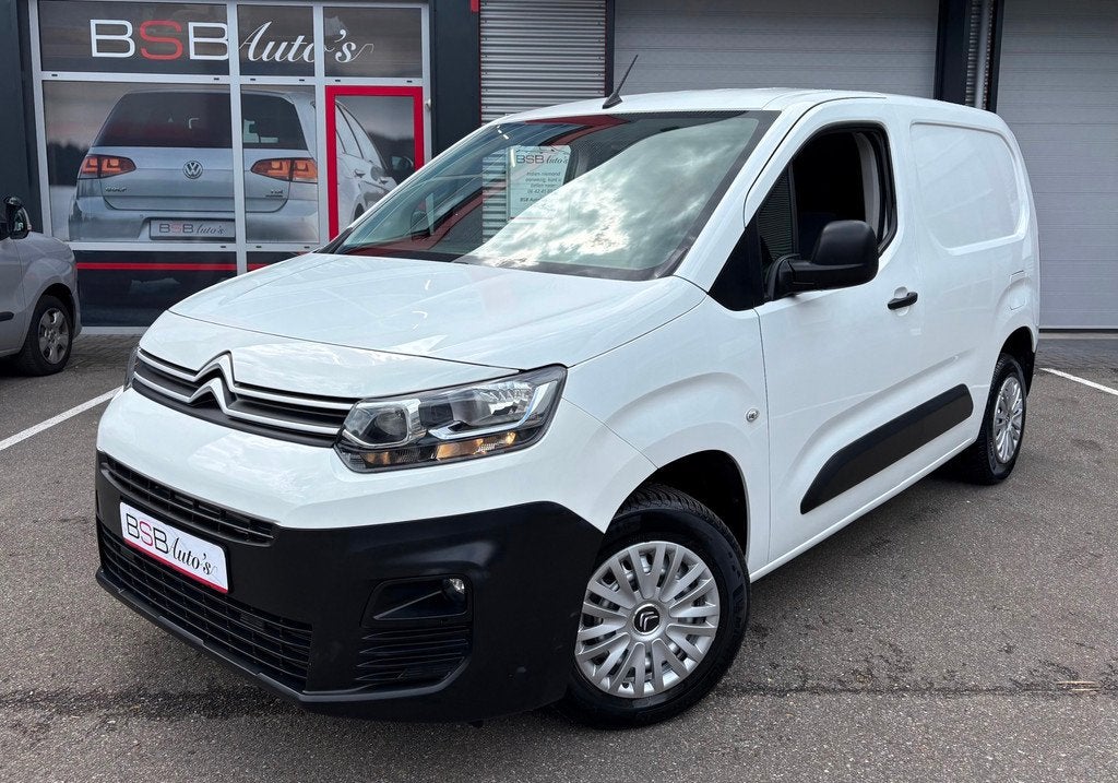 Citroen Berlingo 1.2 PureTech Club 110 pk Airco Navigatie Cr, Auto's, Bestelauto's, Voorwielaandrijving, Gebruikt, 1199 cc, Wit