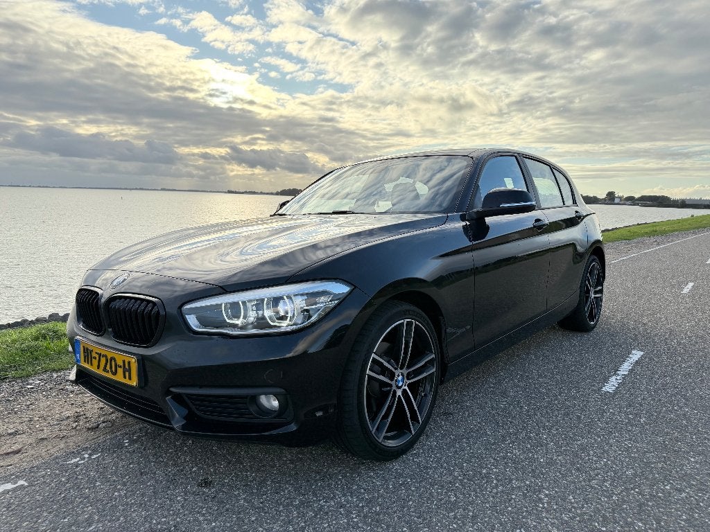 BMW 1-serie F20 LCI 118i - 1.5 TwinTurbo 136PK, 1-Serie, 1280 kg, Zwart, Zwart