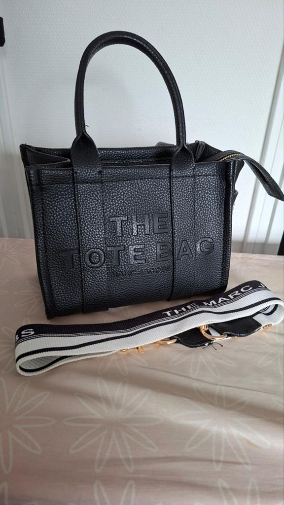 Zwarte Marc Jacobs 'The Tote Bag' met schouderband, Ophalen of Verzenden, Zo goed als nieuw, Zwart, Schoudertasje