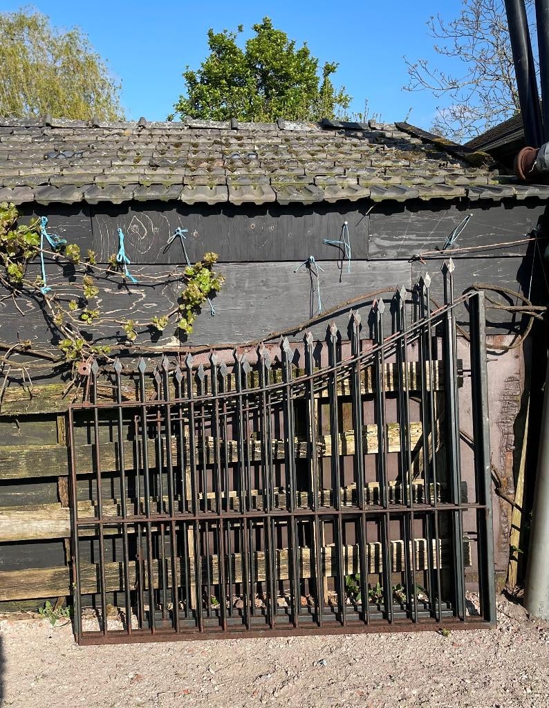 dubbele ijzeren sierpoorten. Inrijpoort van 3,5 en 2,8 mtr, Tuin en Terras, Ophalen, Met poort, Gebruikt, Sierhekwerk
