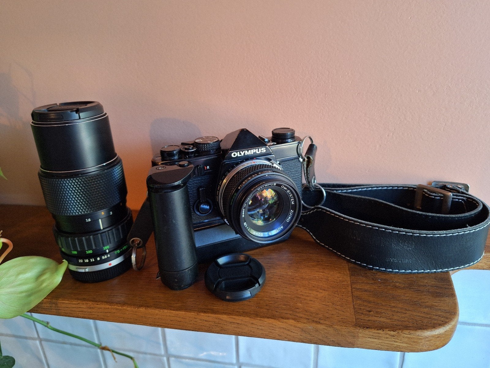 Black Olympus OM2, 50mm, 75-150mm, auto winderer en leren st, Audio, Tv en Foto, Fotocamera's Analoog, Ophalen of Verzenden, Gebruikt